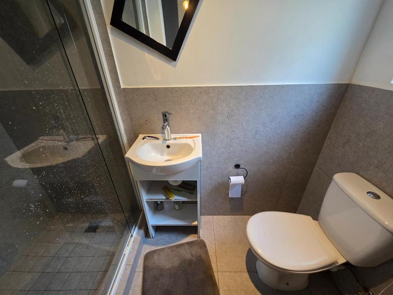 To Let 5 Bedroom Property for Rent in Woodstock Western Cape